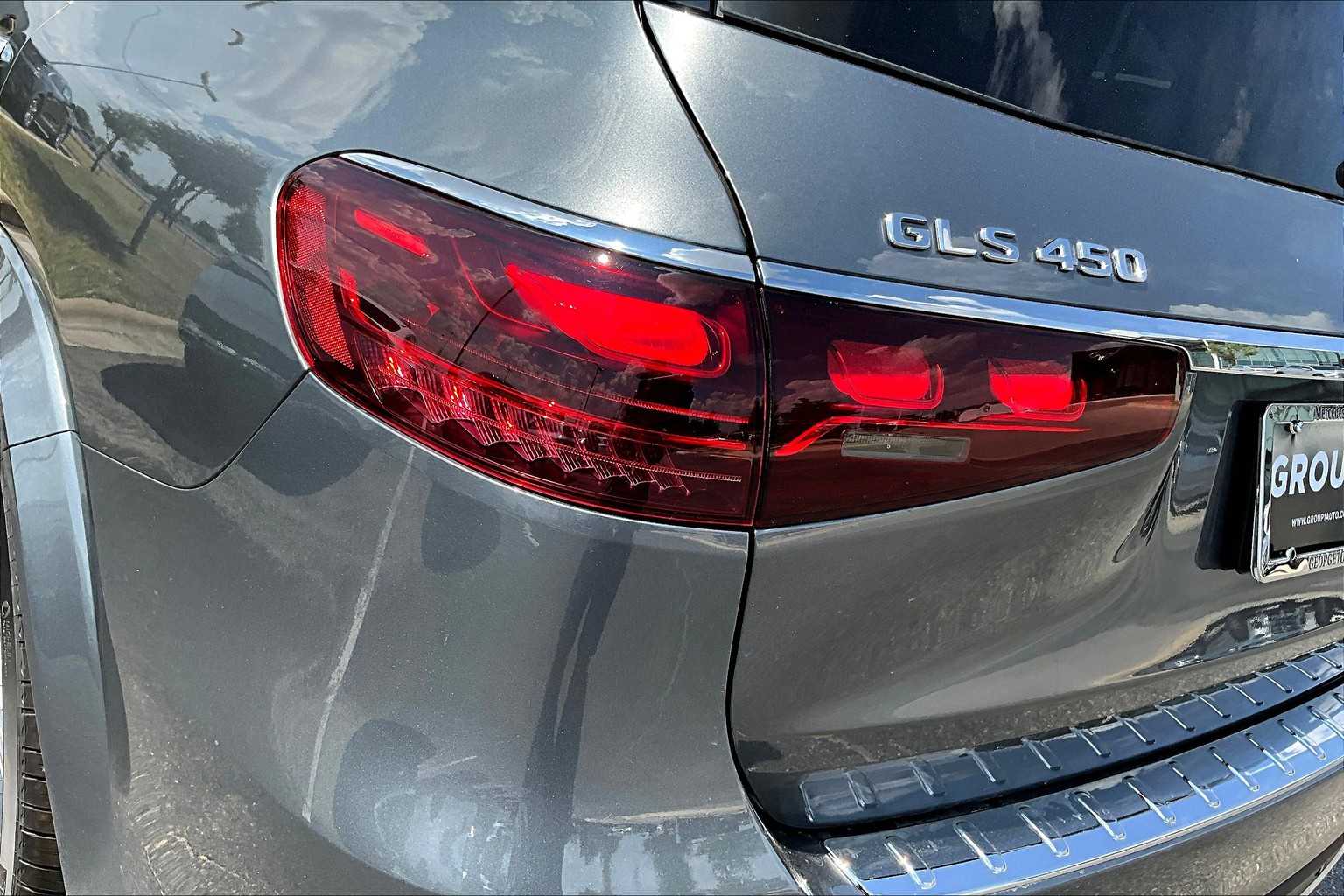 2026 Mercedes Benz GLS 450 4MATIC photo 6