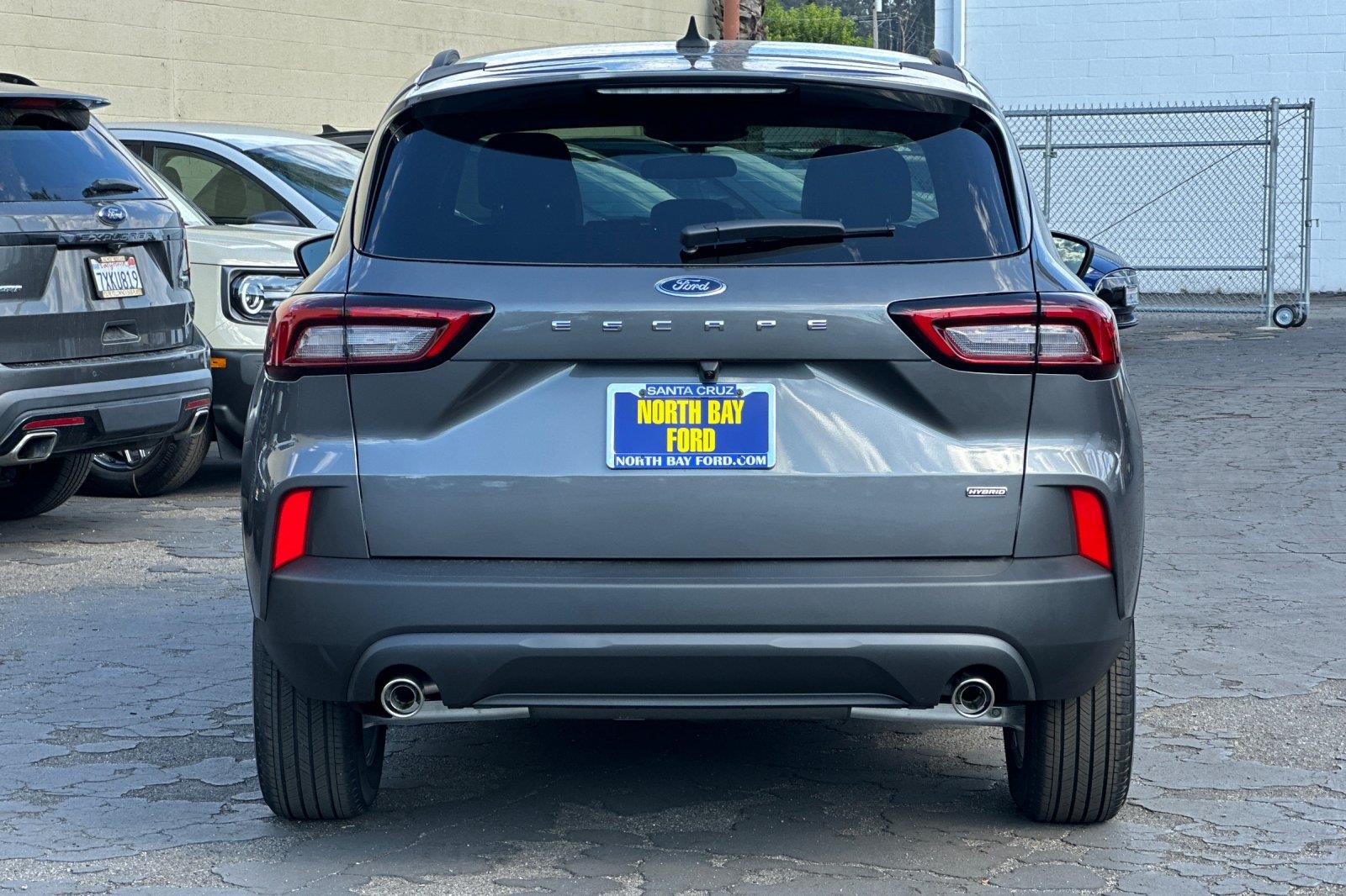 2025 Ford Escape ST-Line photo 2