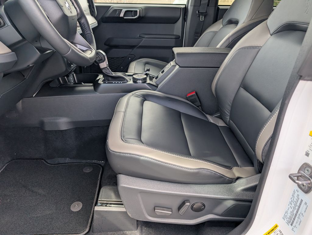 2025 Ford Bronco Outer Banks photo 5