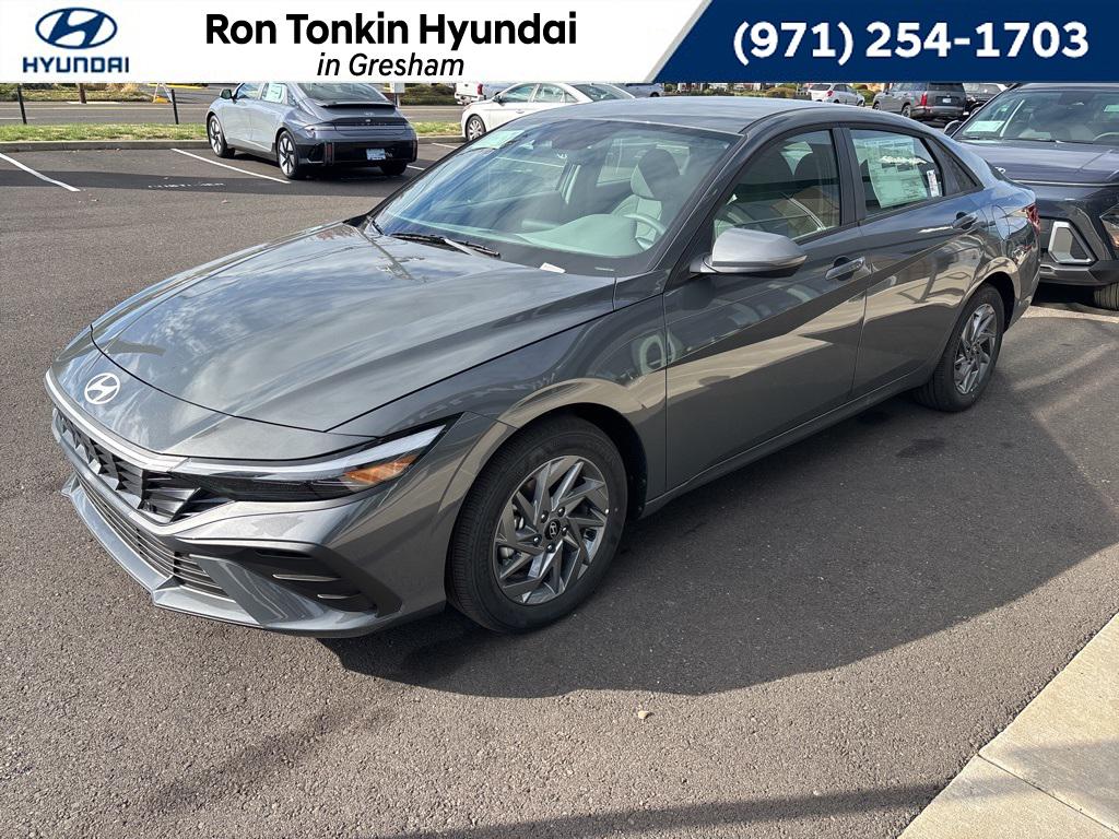 2025 Hyundai Elantra Blue's photo