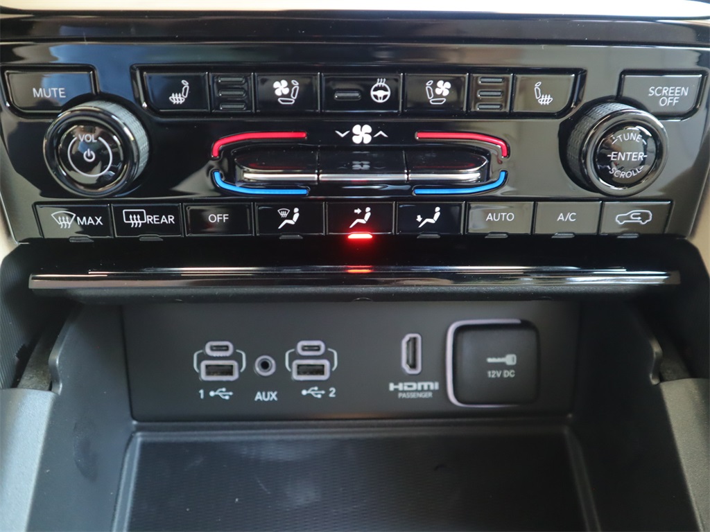 2023 Jeep Grand Cherokee Overland photo 14