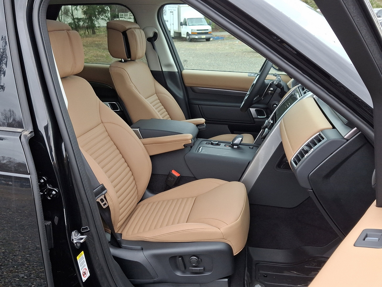 2025 Land Rover Discovery Metropolitan Edition photo 8