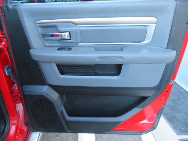 2016 Ram 1500 SLT photo 9