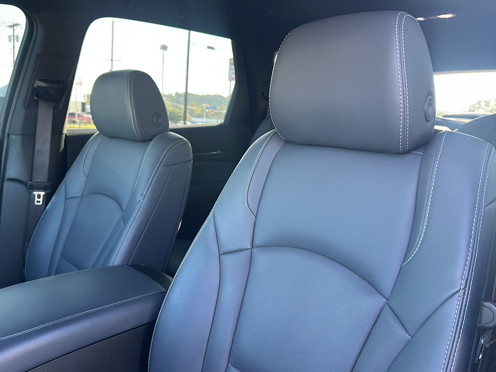 2023 Buick Enclave Essence photo 4