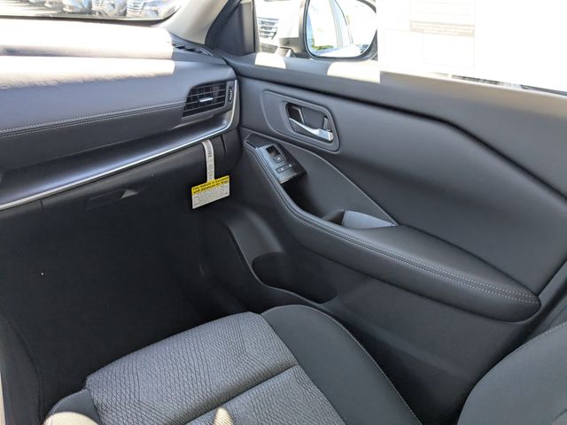 2026 Nissan Rogue SV photo 13