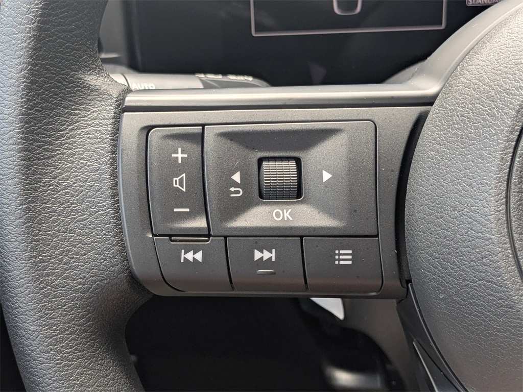 2025 Nissan Kicks SV photo 19