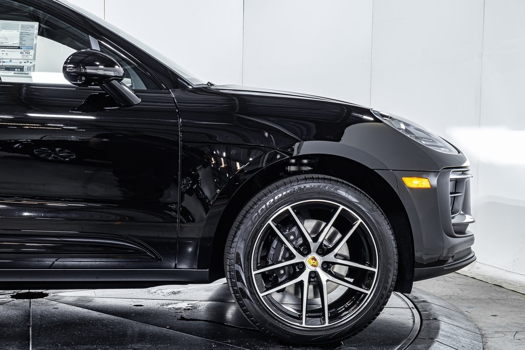 2025 Porsche Macan T photo 11