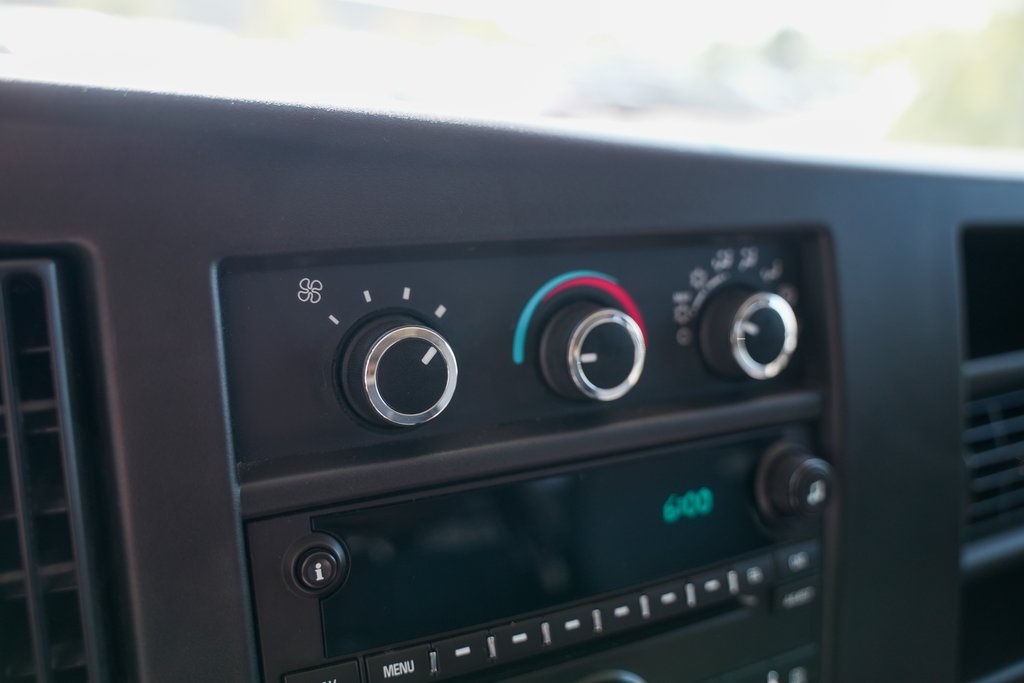 2017 Chevrolet Express 3500 LT photo 19