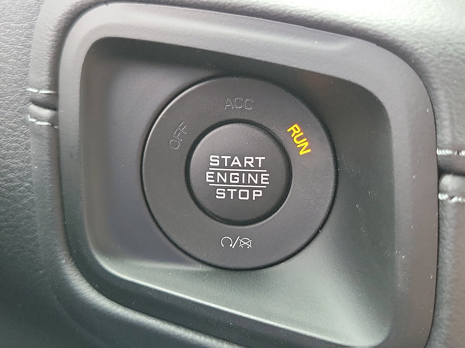 2025 Jeep Wrangler Sahara photo 10