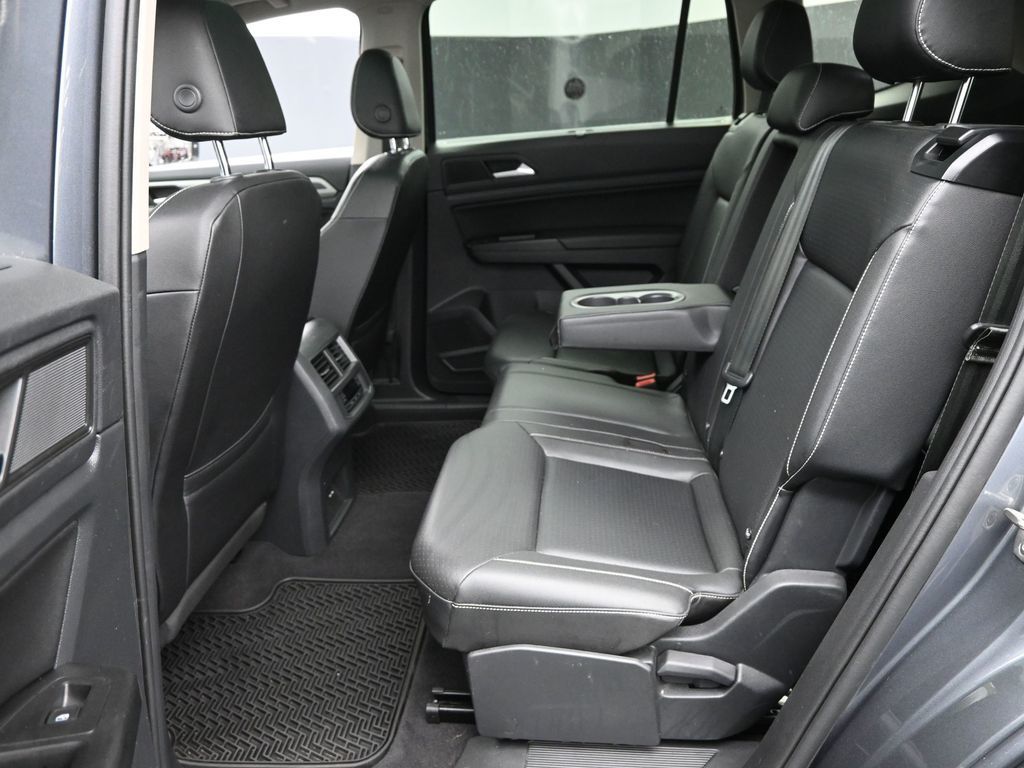 2021 Volkswagen Atlas V6 SE Technology R-Line photo 3