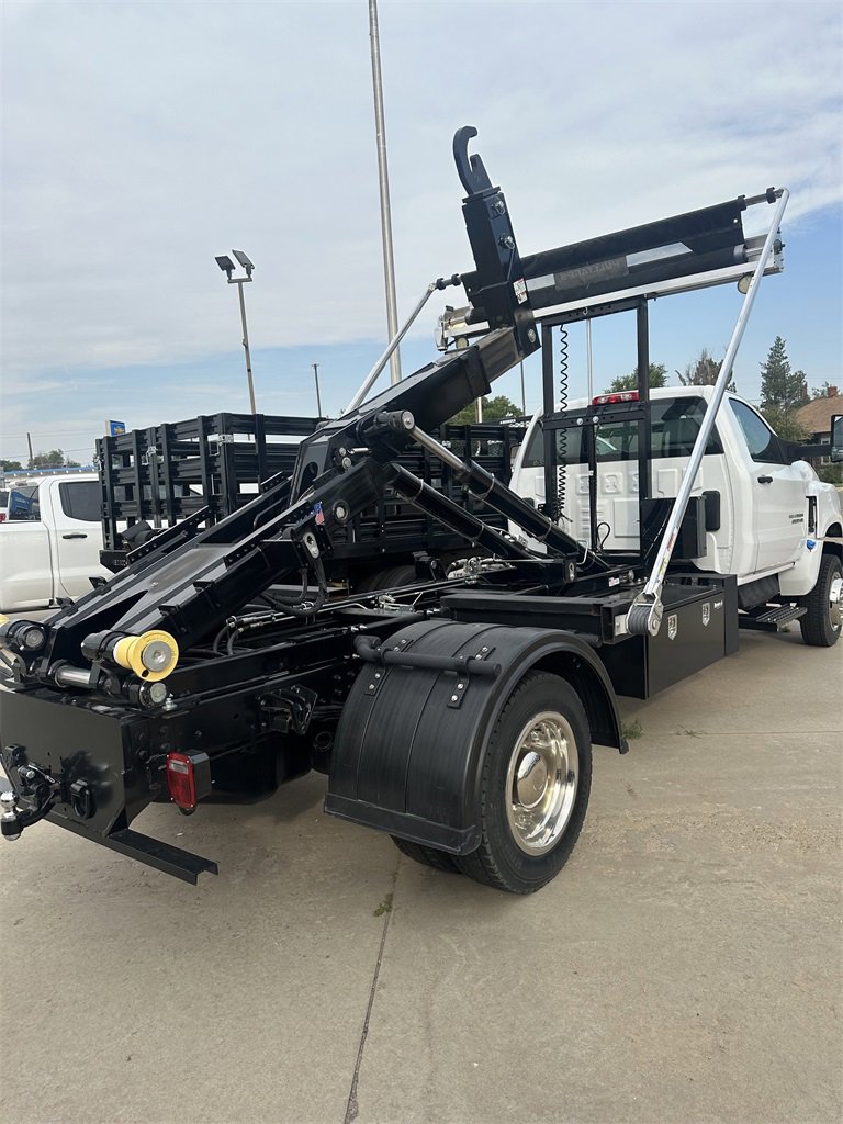 2023 Chevrolet Silverado 6500HD Work Truck photo 4