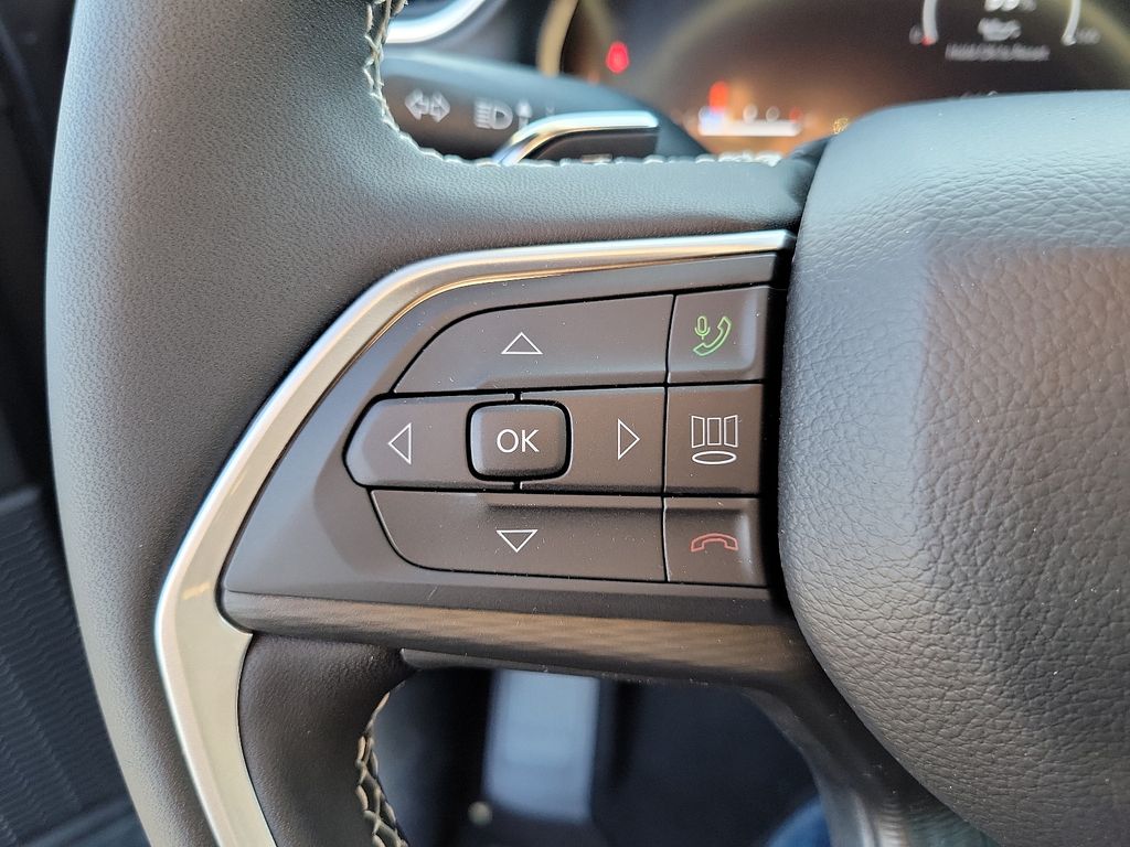 2025 Jeep Grand Cherokee Laredo X photo 3