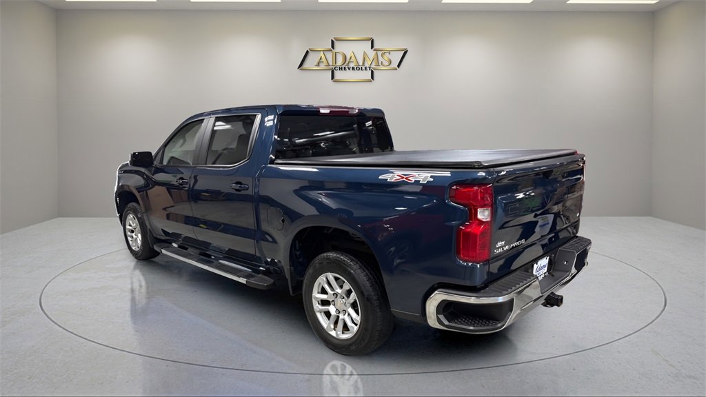 2022 Chevrolet Silverado 1500 LT photo 3