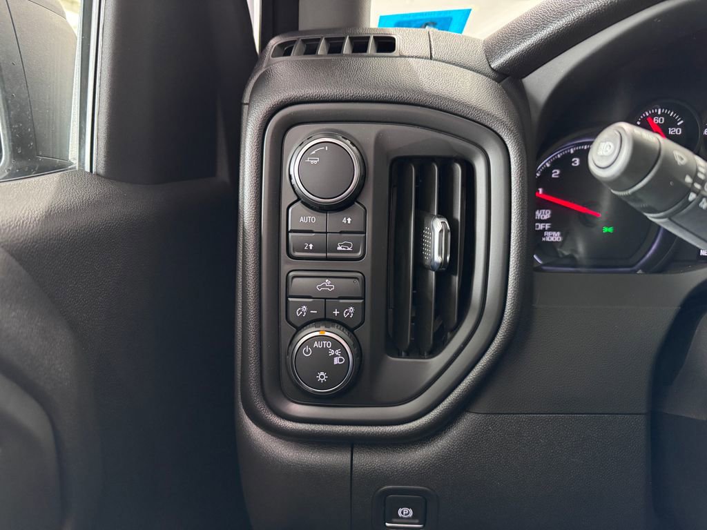 2024 Chevrolet Silverado 1500 Custom photo 18