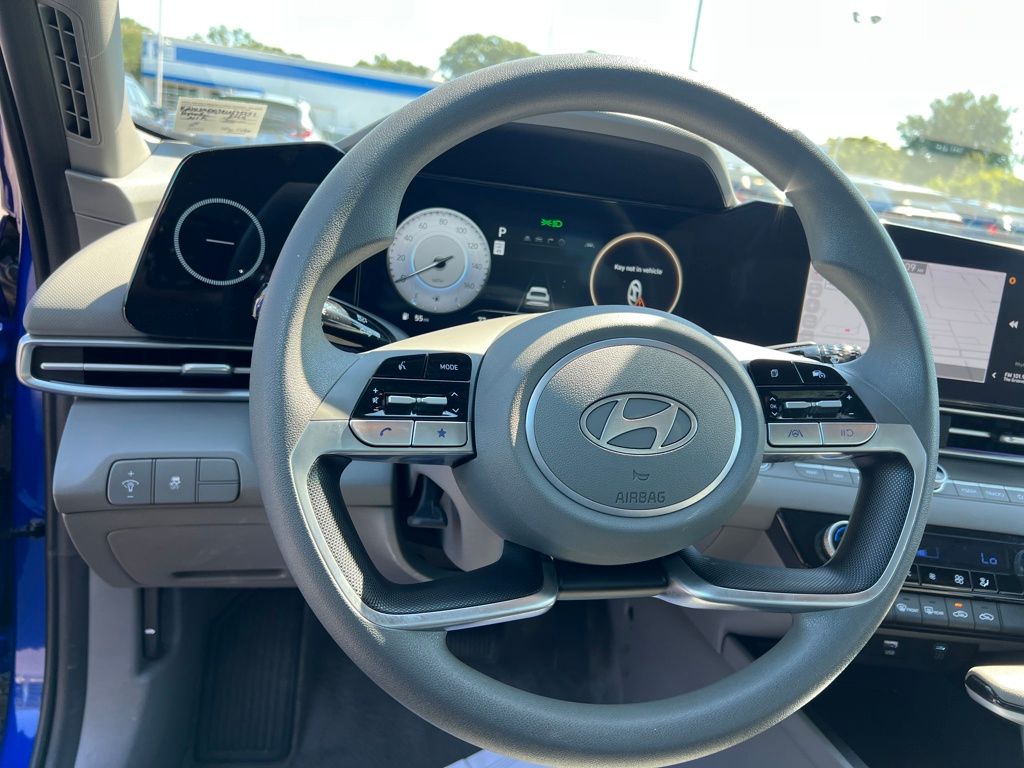 2024 Hyundai Elantra SEL photo 14