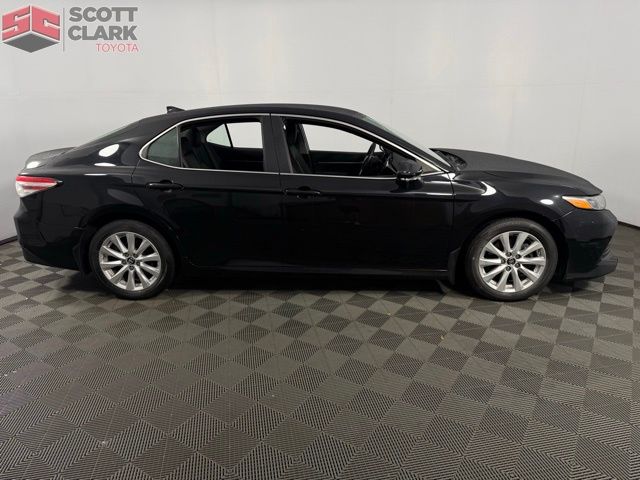 2019 Toyota Camry LE photo 8