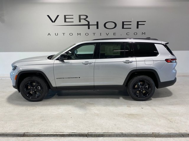 2025 Jeep Grand Cherokee Limited photo 2