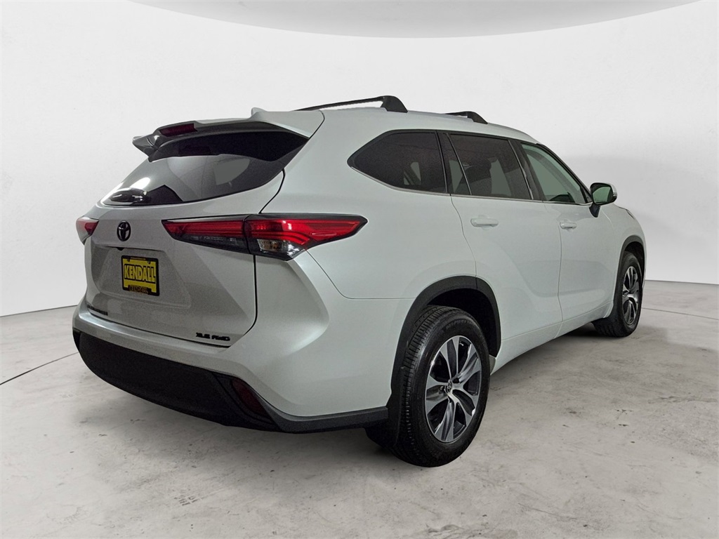 2022 Toyota Highlander XLE photo 5