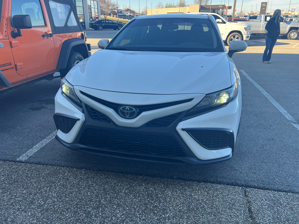 2023 Toyota Camry SE's photo