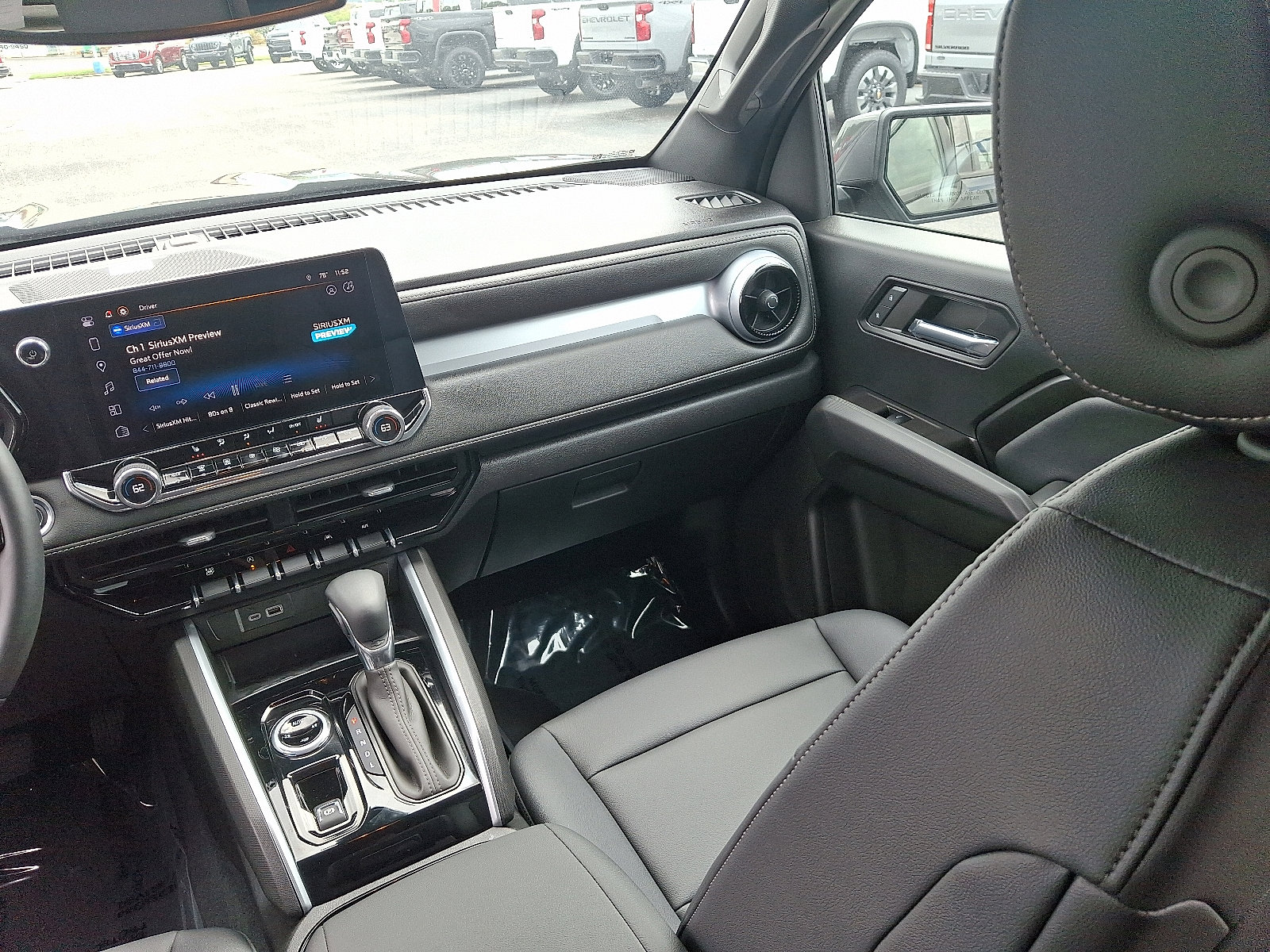 2024 Chevrolet Colorado LT photo 16