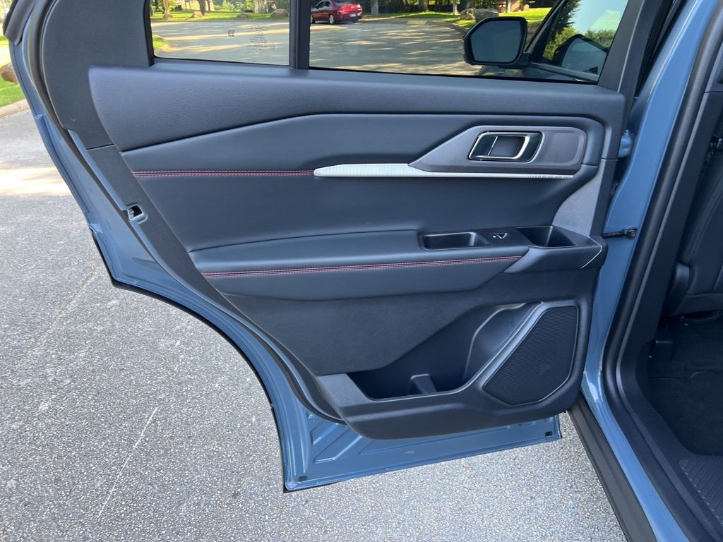 2025 Ford Explorer ST-Line photo 29