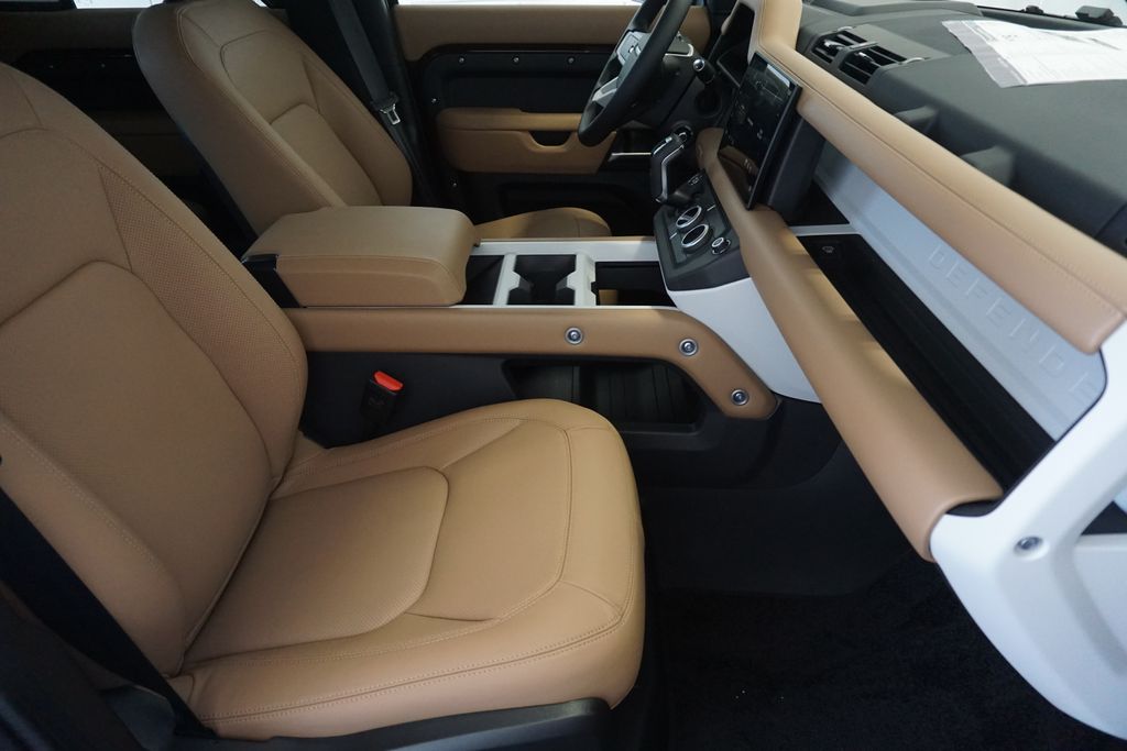 2025 Land Rover Defender 130 X-Dynamic SE photo 22