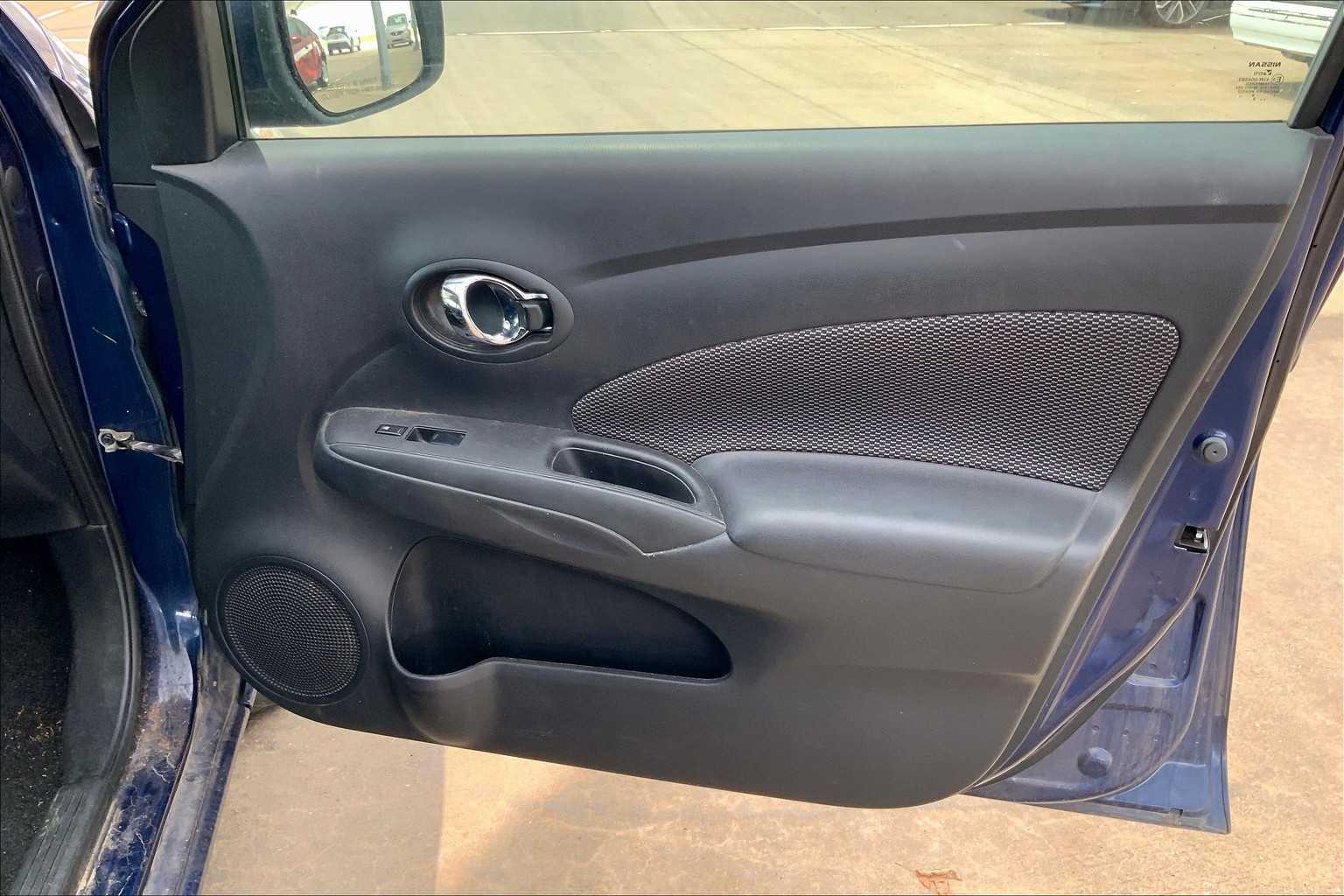 2019 Nissan Versa SV photo 23