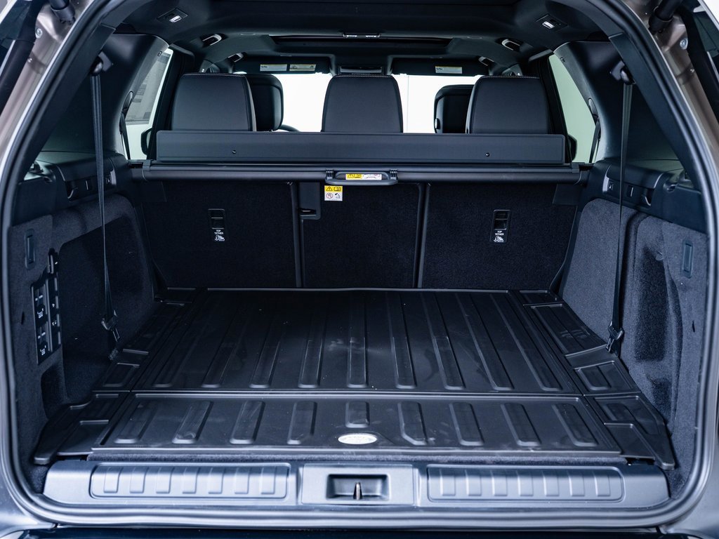 2025 Land Rover Discovery SE photo 35