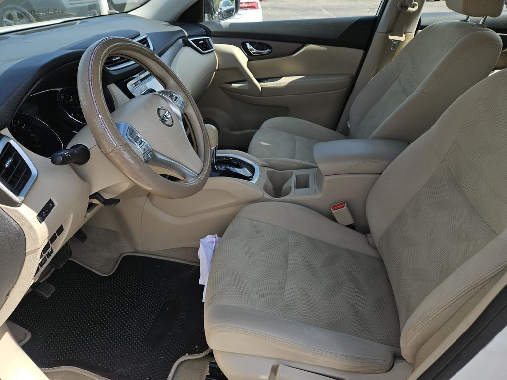 2014 Nissan Rogue S photo 17