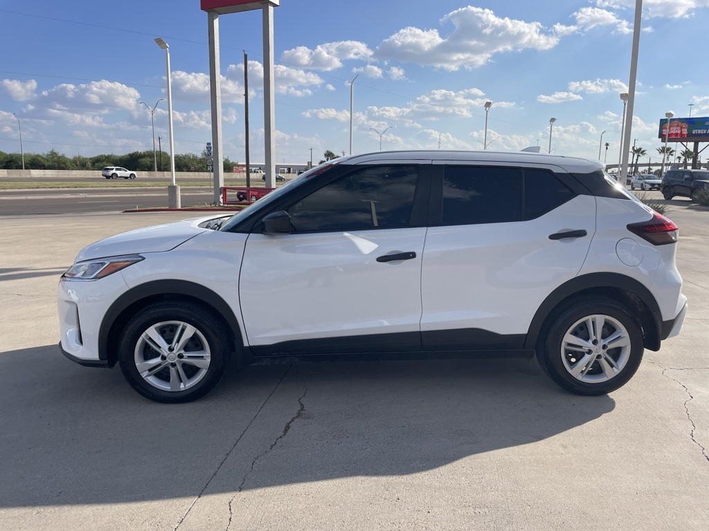 2025 Nissan Kicks Play S photo 2