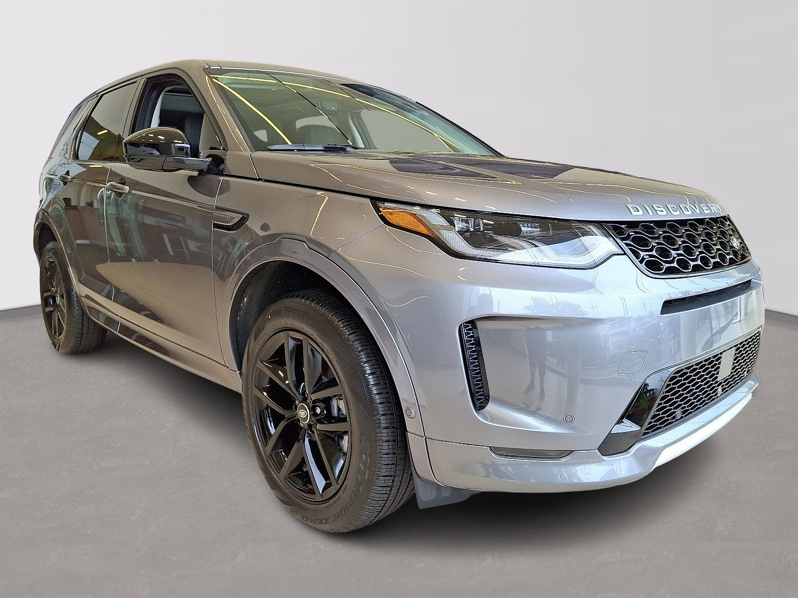 2025 Land Rover Discovery Sport S photo 2