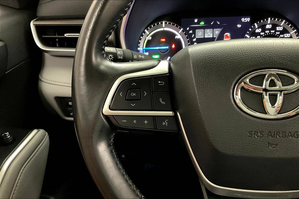 2022 Toyota Highlander Hybrid XLE photo 17