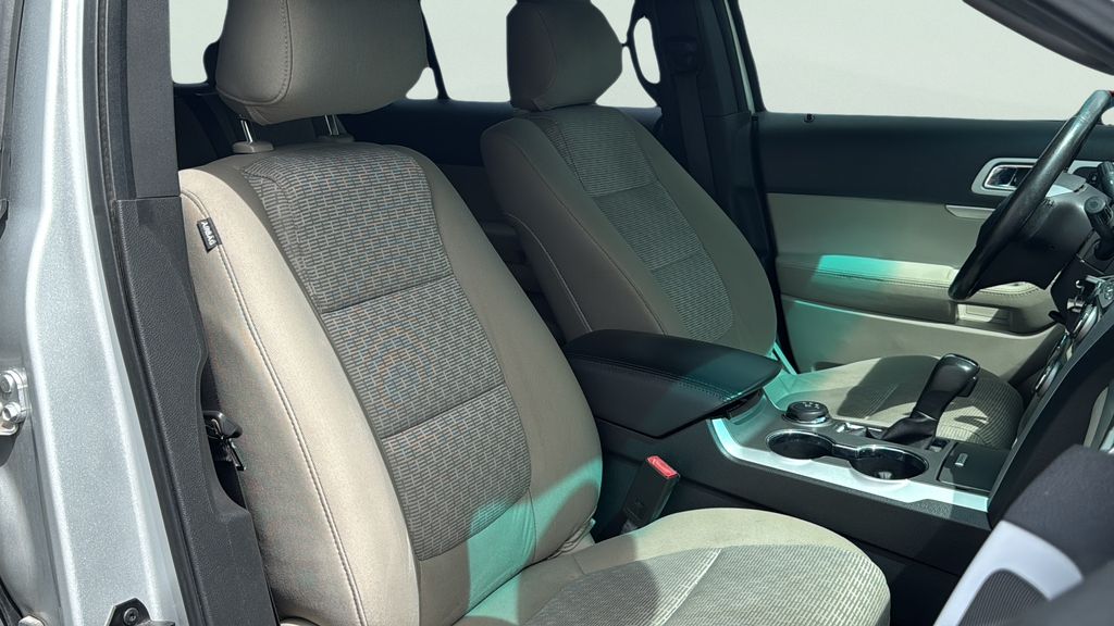 2015 Ford Explorer XLT photo 38