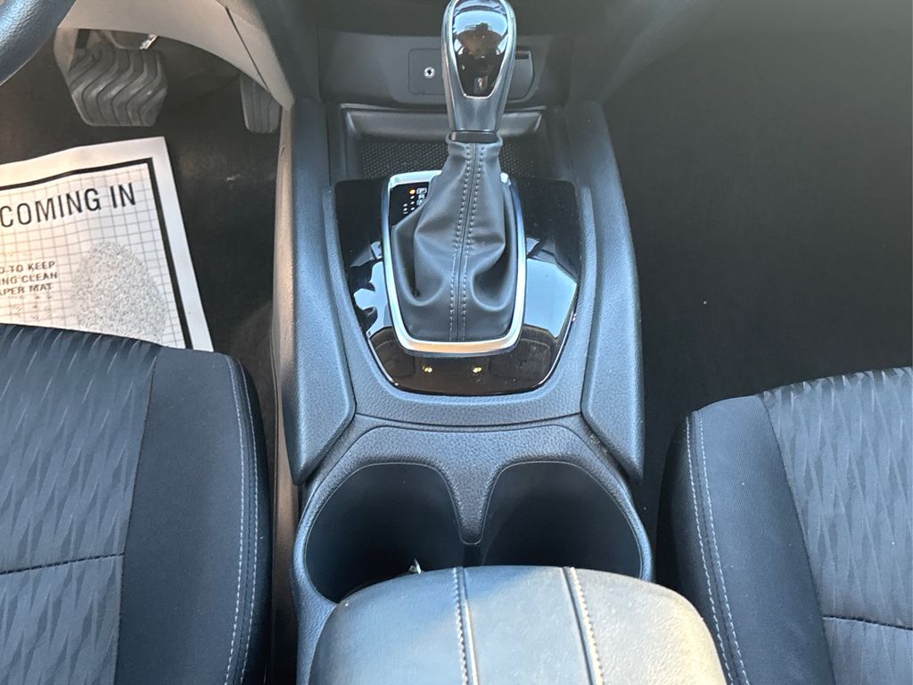2019 Nissan Rogue SV photo 17