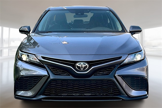 2022 Toyota Camry SE photo 3