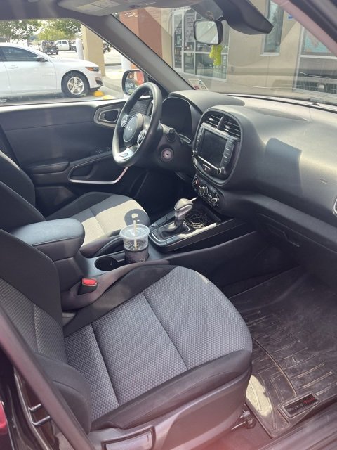 2023 Kia Soul LX photo 2
