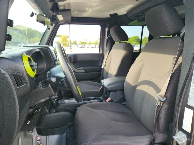 2017 Jeep Wrangler Unlimited Sport photo 8