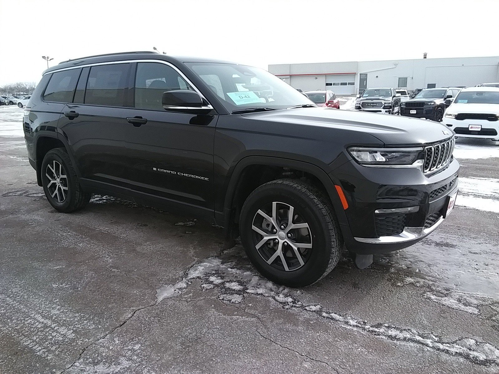 2025 Jeep Grand Cherokee L photo 4