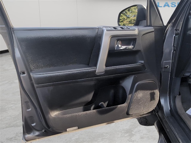 2014 Toyota 4Runner SR5 photo 12