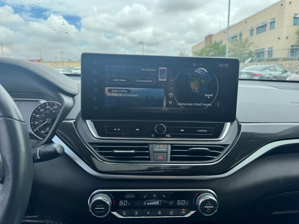 2023 Nissan Altima SR photo 11