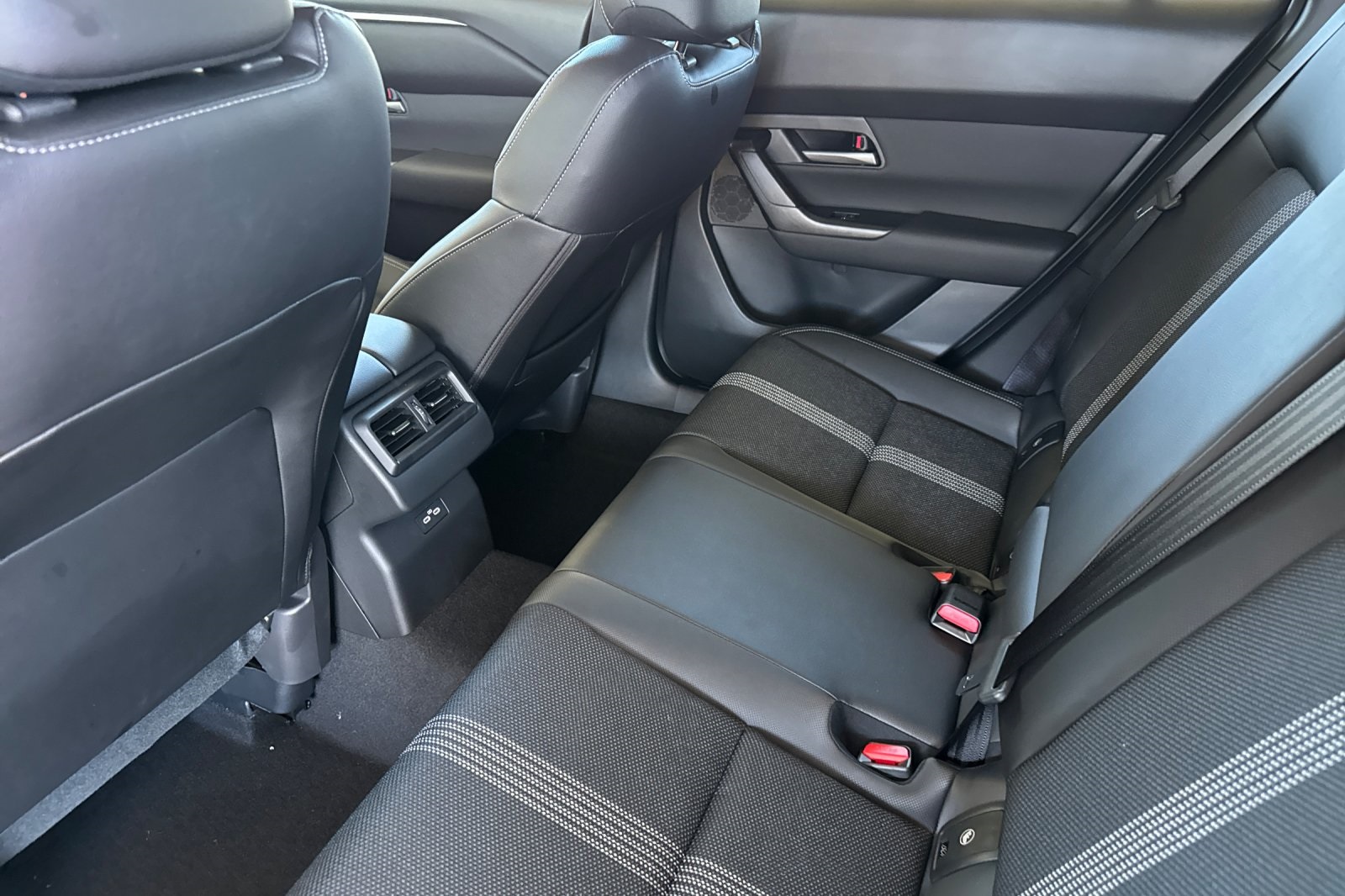 2025 Mazda CX-50 2.5 S Preferred photo 12