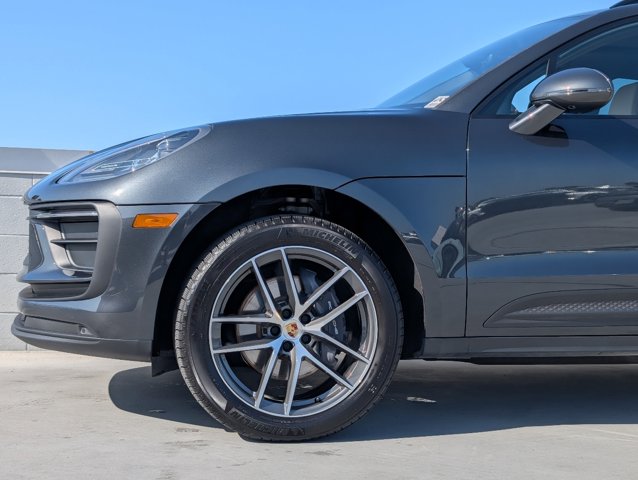 2024 Porsche Macan T photo 9