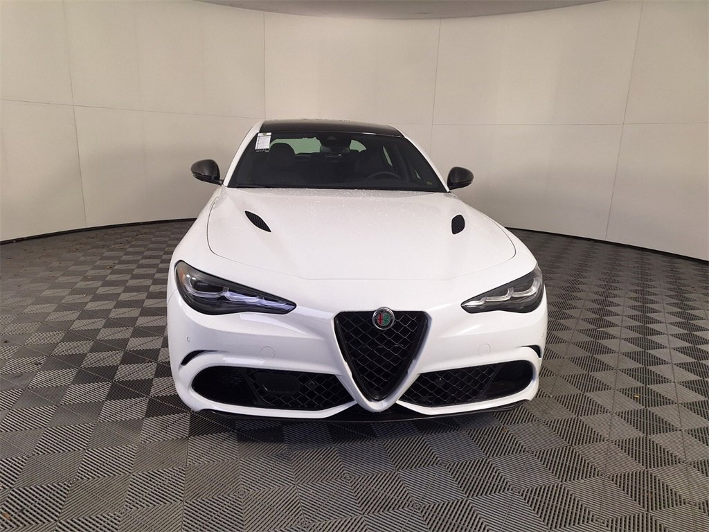 2024 Alfa Romeo Giulia Quadrifoglio photo 4