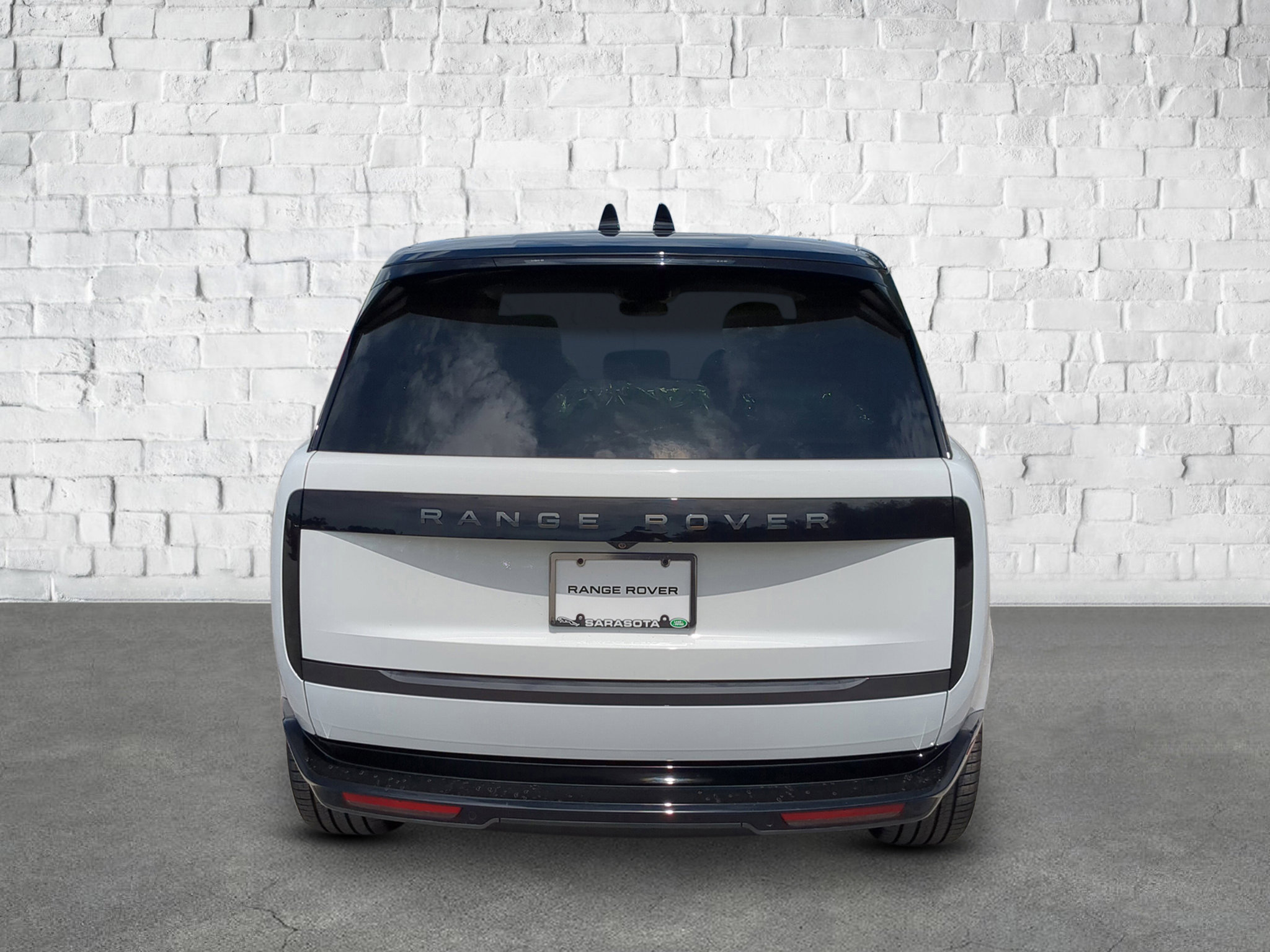 2025 Land Rover Range Rover SE photo 2