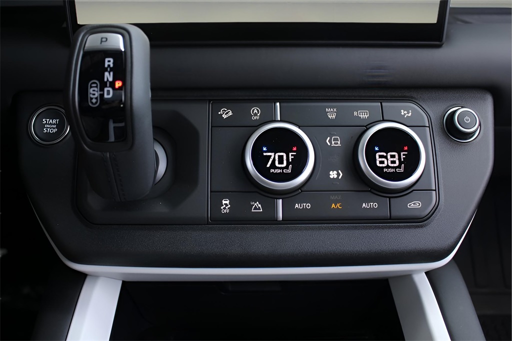 2025 Land Rover Defender 110 S photo 25