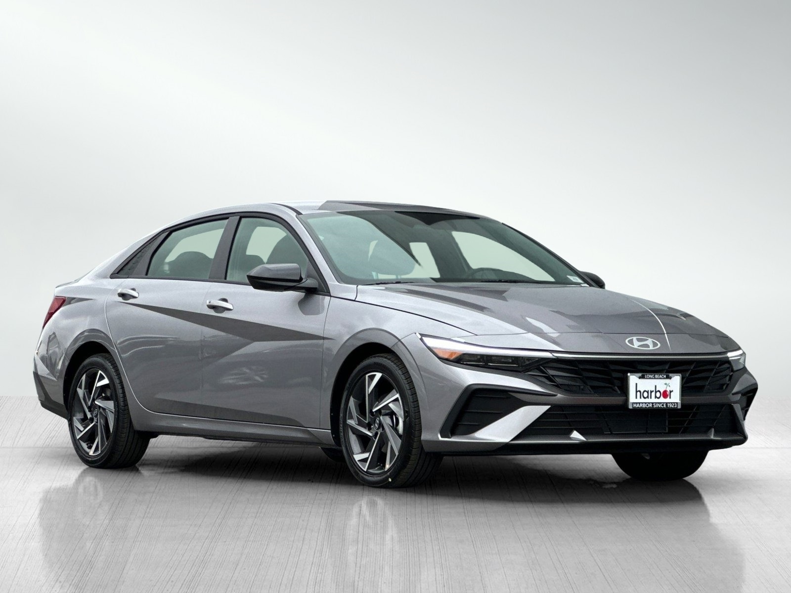 2025 Hyundai Elantra SEL Sport photo 2