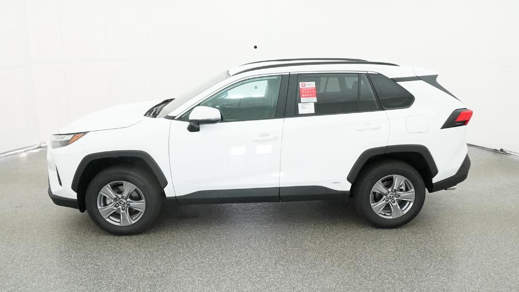 2025 Toyota RAV4 Hybrid XLE photo 8