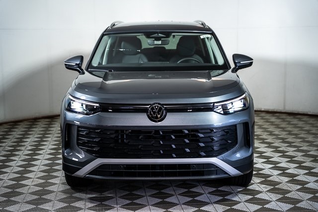 2025 Volkswagen Tiguan SE photo 2