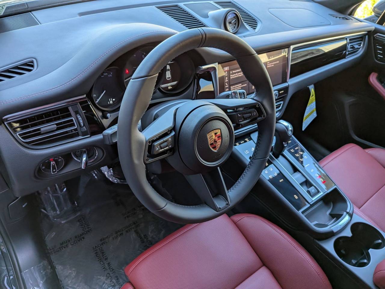 2025 Porsche Macan T photo 4