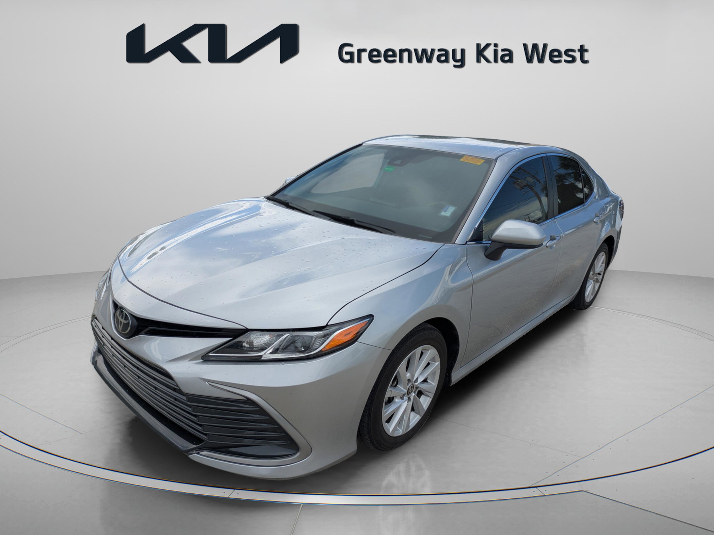 2023 Toyota Camry LE photo 4